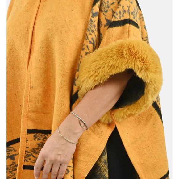 Instyle Yellow Plaid Faux Fur Ruana - One Size Fits Most - Picture 6 of 6